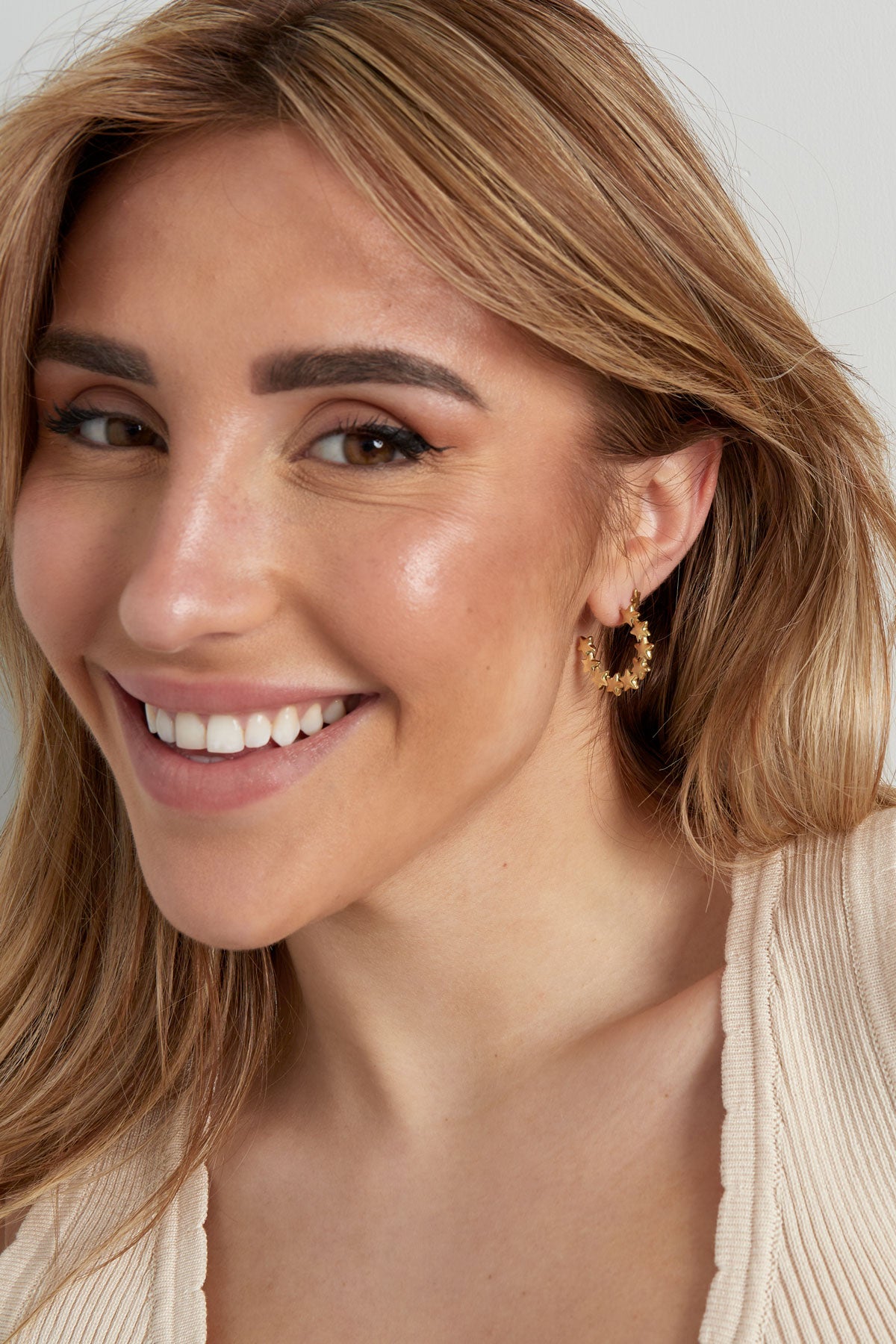 The Edit -  Star Hoop Earrings in Gold