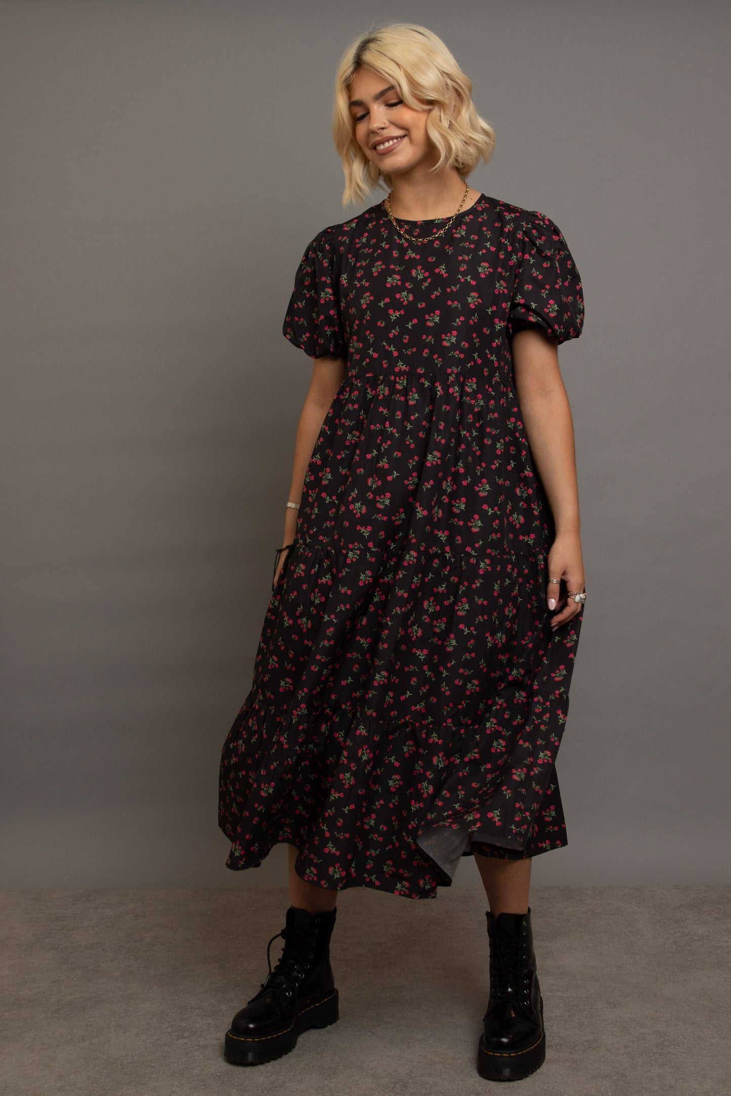 Daisy Street - Black Midaxi Puff Sleeve Smock Dress with Red Ditsy Rose Print