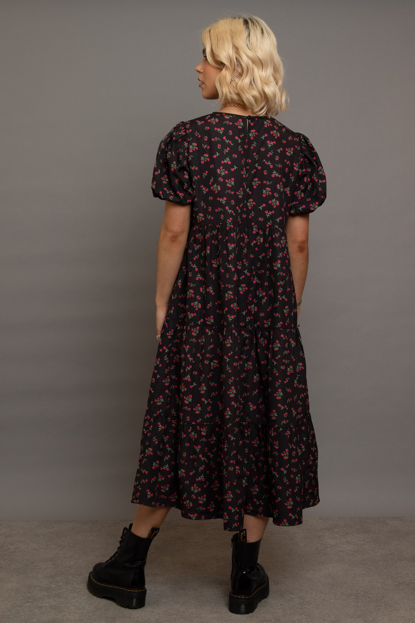 Daisy Street - Black Midaxi Puff Sleeve Smock Dress with Red Ditsy Rose Print